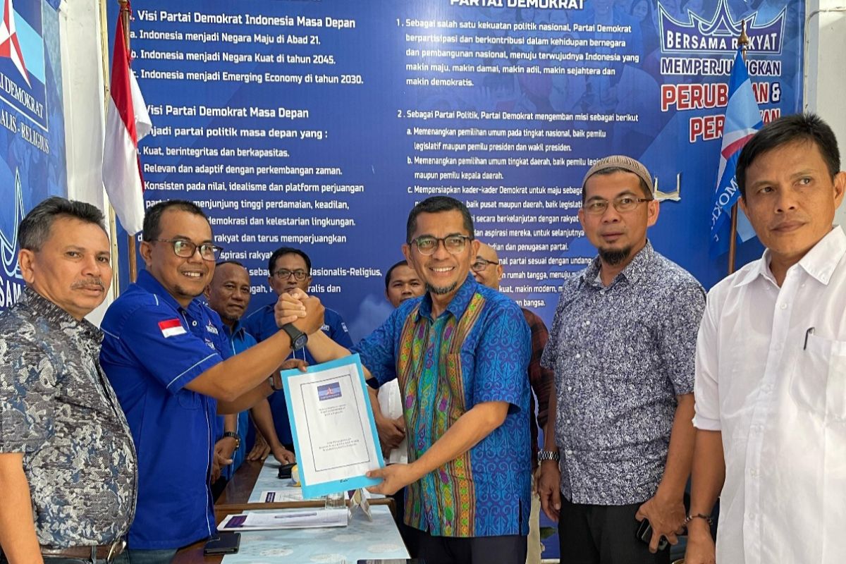 Miko Kamal ambil formulir calon Wali Kota Padang Partai Demokrat