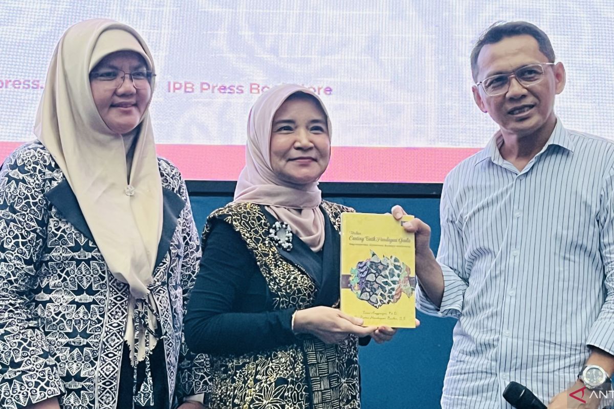 Buku Torehan Canting Batik Handayani Geulis gambarkan warna-warni batik