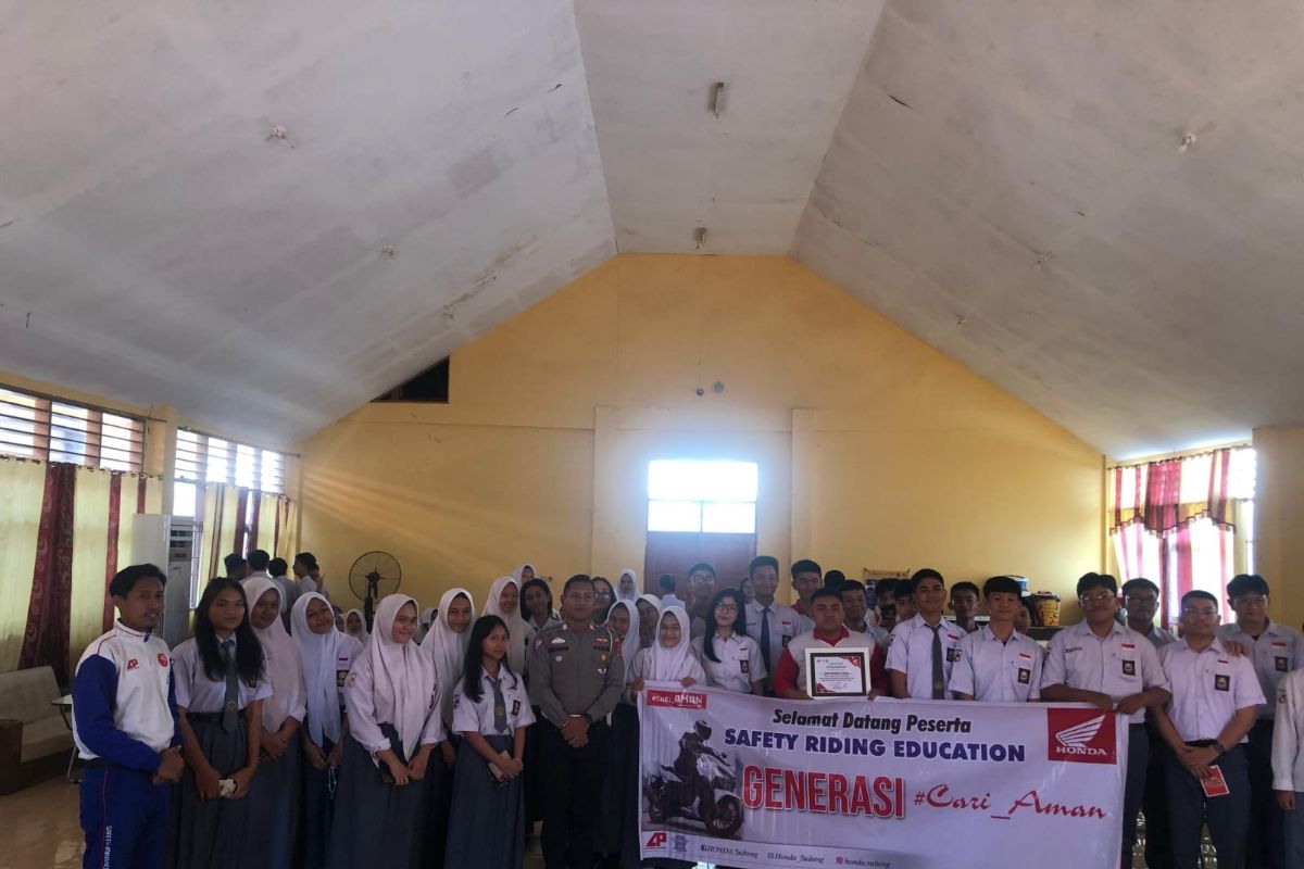 Honda AP bekali safety riding Pelajar SMA Negeri 1 Palu menjadi "generasi#Cari_aman'