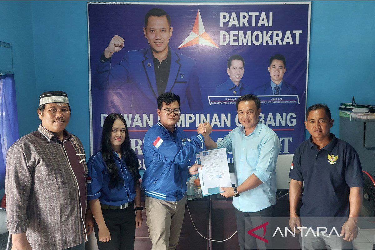 Yepta Diharja daftar bacalon Bupati Gunung Mas melalui Demokrat