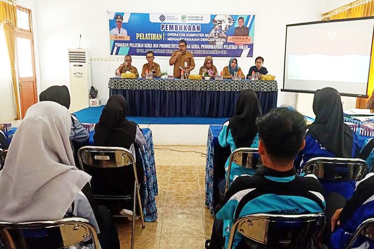 Pemkab Barito Utara gelar pelatihan menjahit dan operator komputer