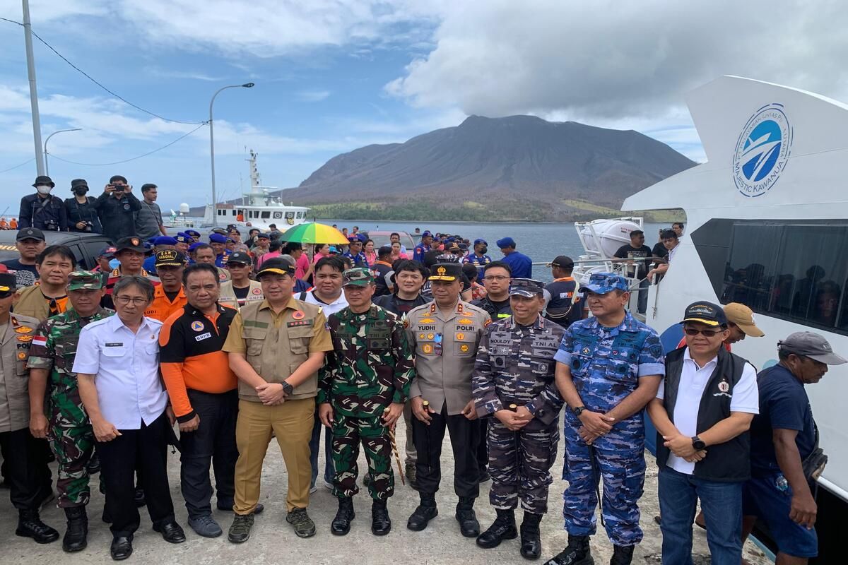 Danlantamal VIII tinjau lokasi warga terdampak erupsi Gunung Ruang di Tagulandang