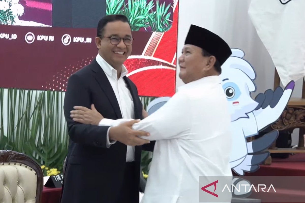 Prabowo ke Anies-Muhaimin: Saya tahu senyuman anda berat sekali