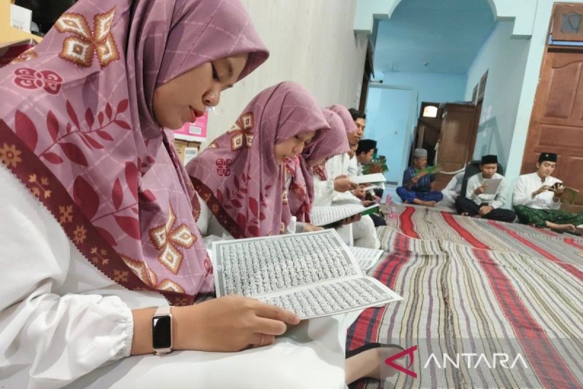 Lembaga  pendidikan Solo perkuat karakter melalui kegiatan spiritual