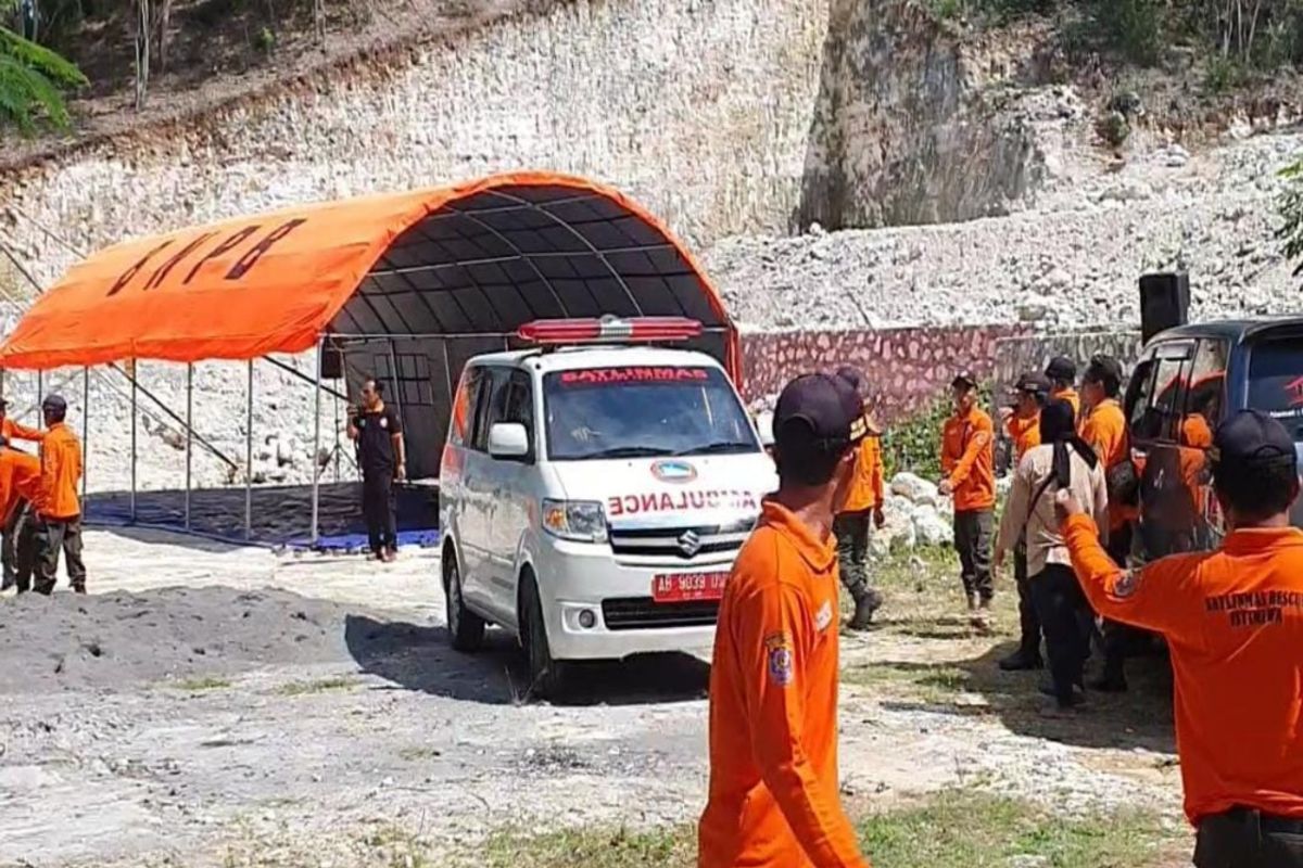 FPRB Kemadang Gunungkidul menggelar simulasi gempa di Pantai Sepanjang