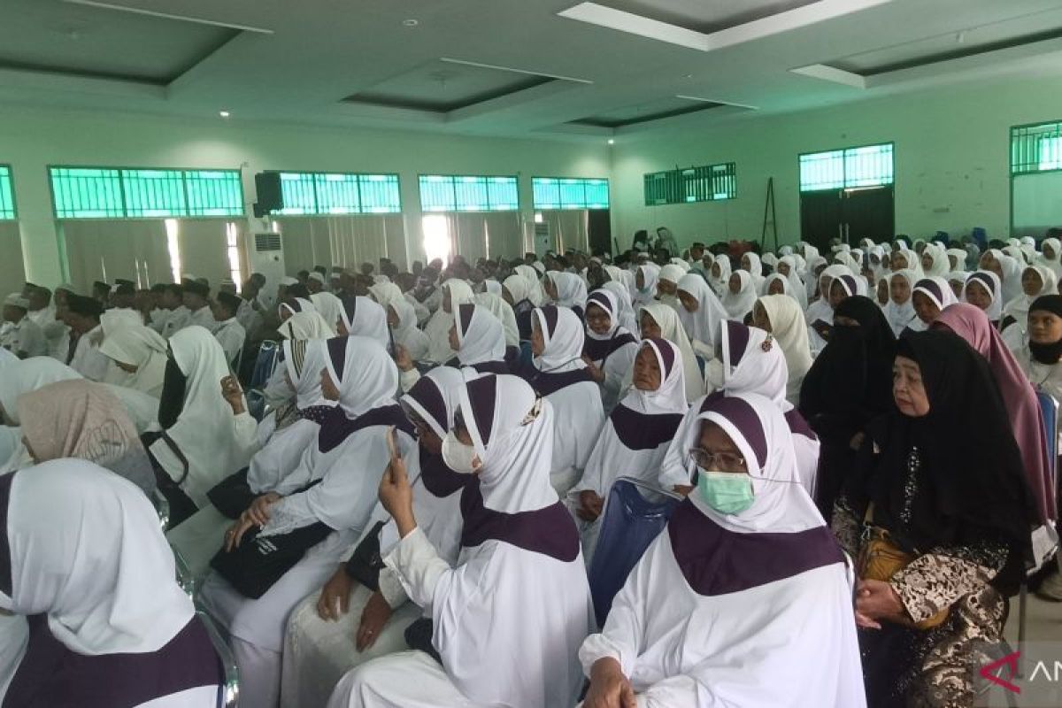 Penjabat Wali Kota Jayapura  lepas 320 jamaah calon haji