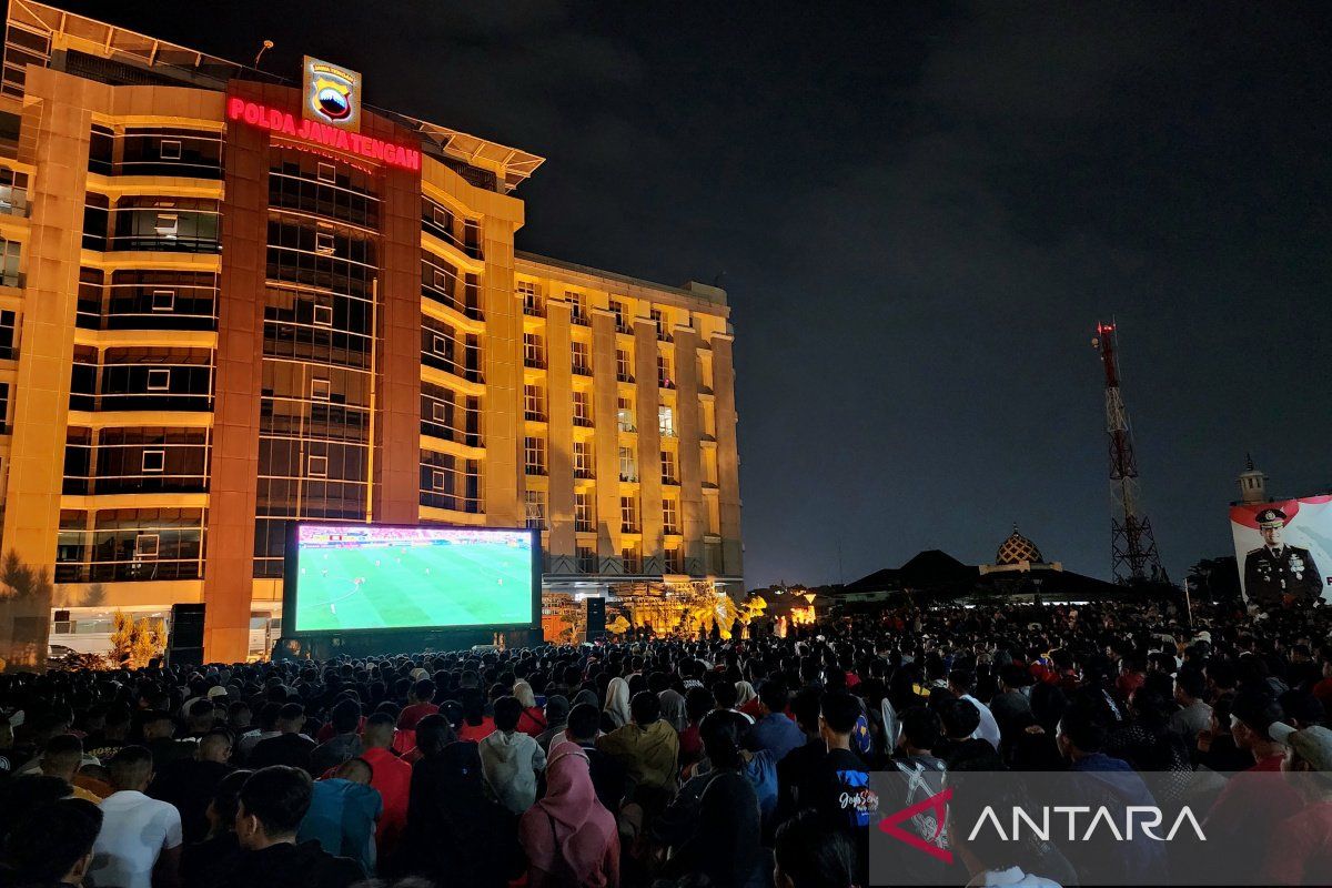 Ibunda Ernando Ari ikut nonton bareng di Polda Jateng