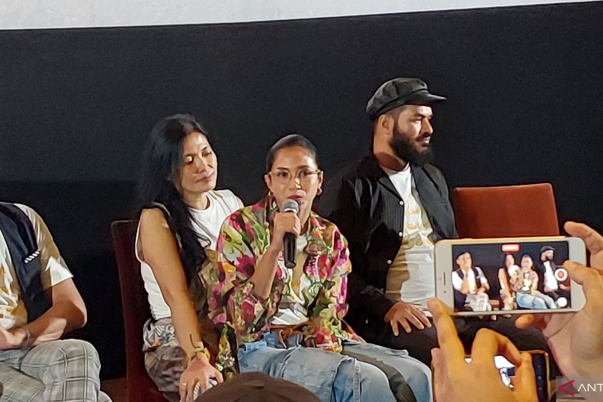 Aktris Aghniny Haque perankan dua karakter berbeda di film terbaru