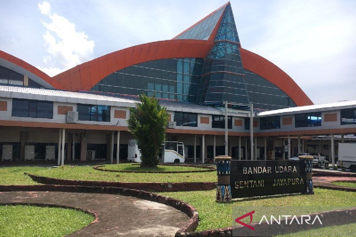 Manajemen: Status Bandara Sentani menjadi bandara internasional