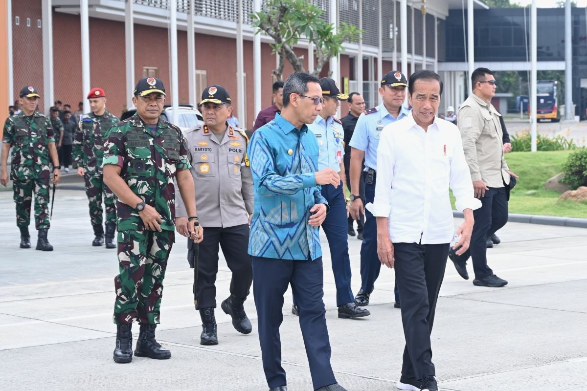 Presiden Jokowi bertolak ke Banyuwangi serahkan sertifikat tanah elektronik