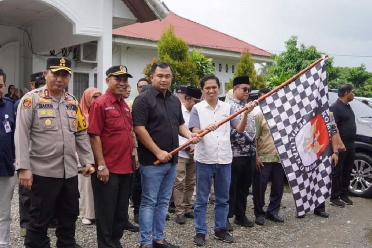 Bupati Dharmasraya hadiri pelepasan distribusi logistik pemilu 2024