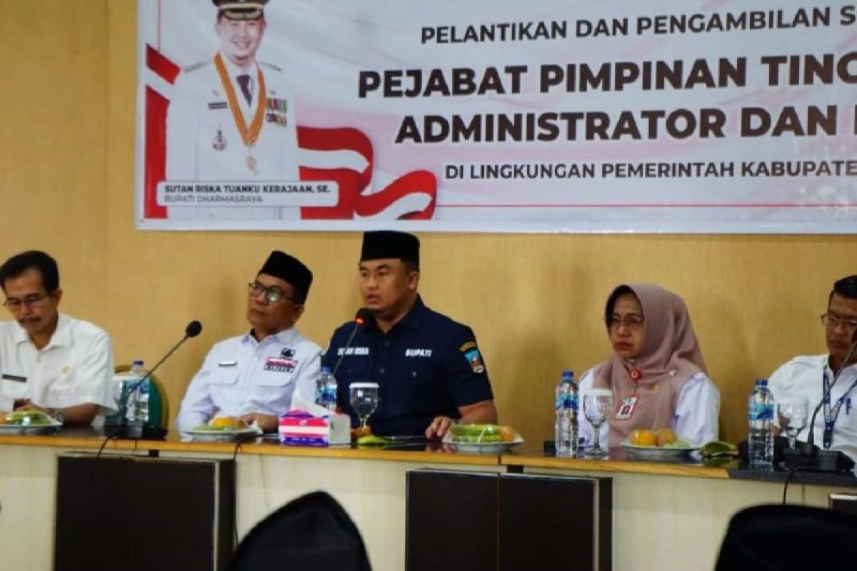 Bupati Kukuhkan Sejumlah Administrator dan Pejabat Pengawas