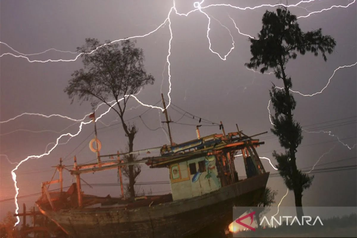 Hari Kamis, BMKG prakirakan hujan petir landa sebagian wilayah Indonesia