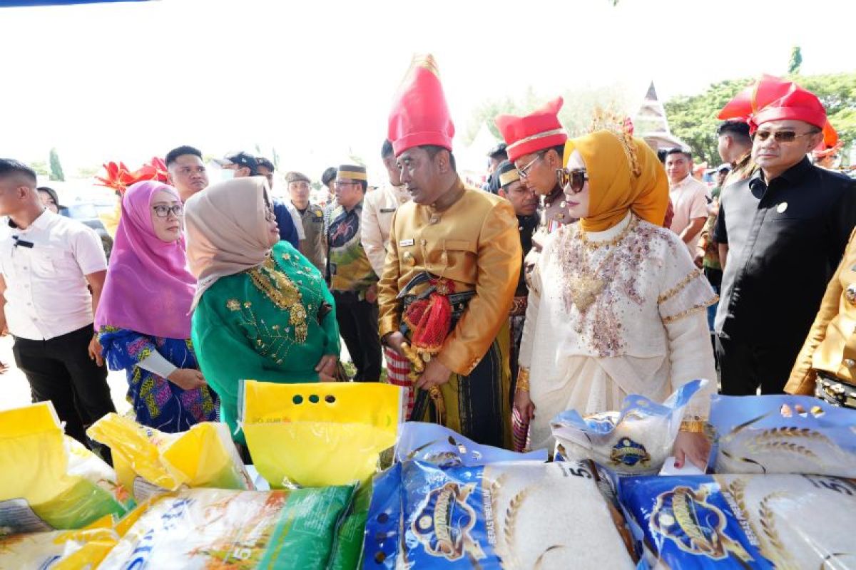 Pj Ketua PKK Sulsel serahkan sejumlah bantuan pada HUT ke-161 Jeneponto