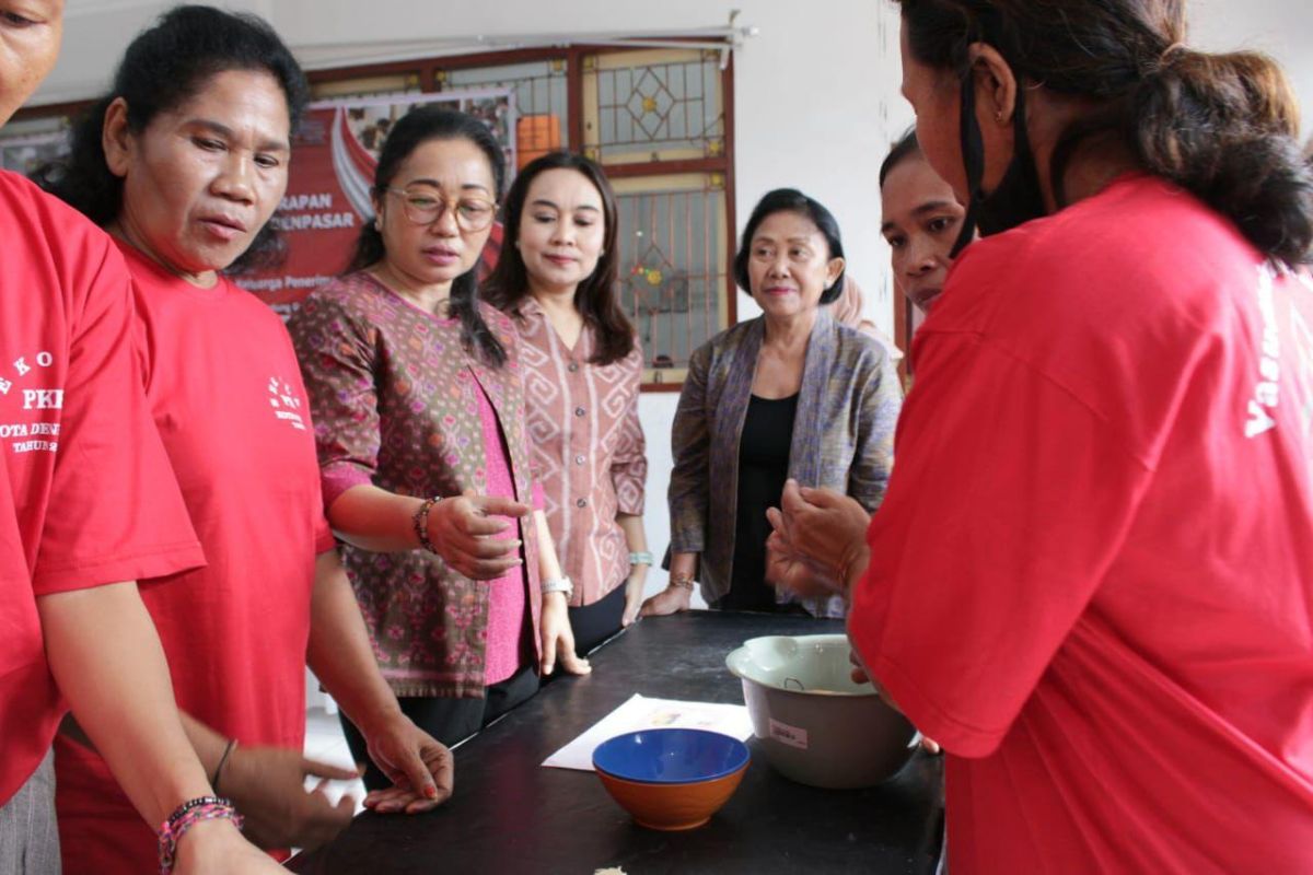 Denpasar bekali keterampilan pembuatan kue ke 100 penerima PKH