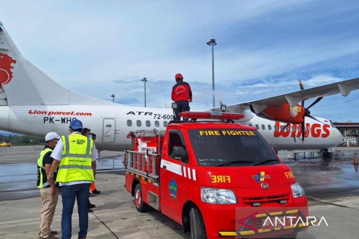 Ribuan penumpang pesawat terdampak semburan abu vulkanik Gunung Ruang, Sulut