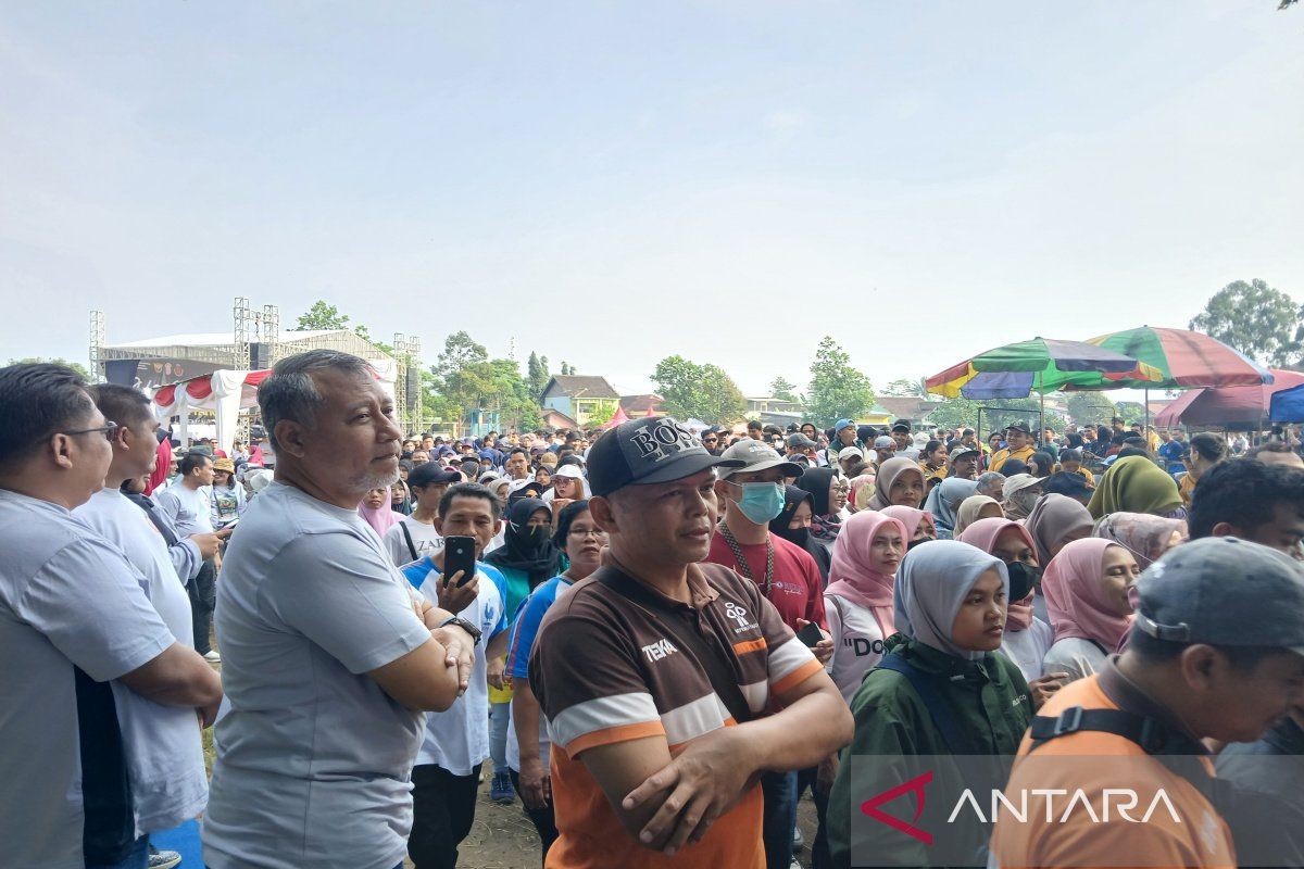 Ratusan  buruh di Temanggung jalan sehat peringati May Day