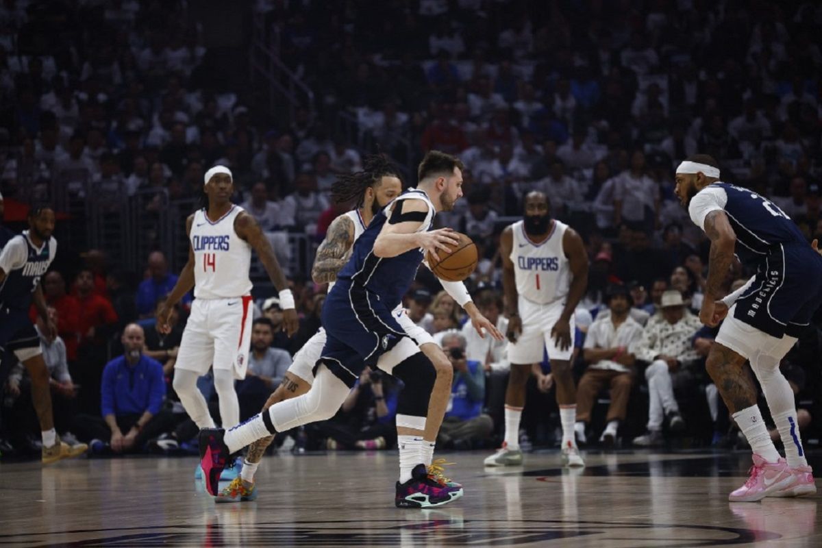 Mavericks di ambang semifinal usai unggul 3-2 atas Clippers