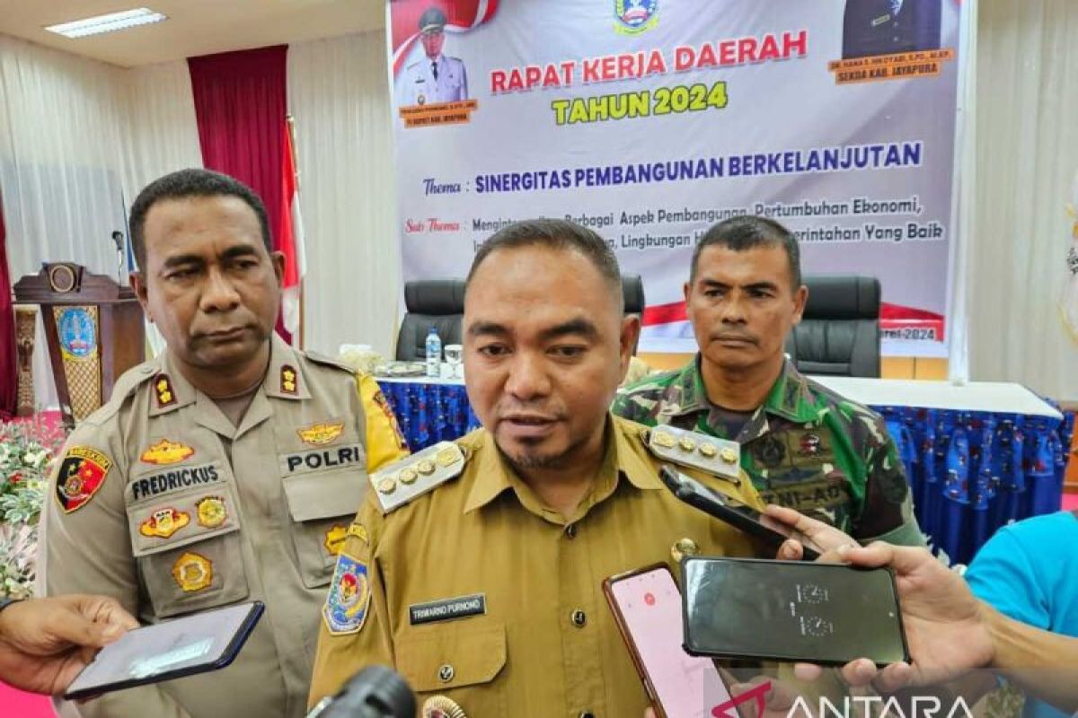 Pj Bupati Jayapura minta BPBD pantau warga di lereng gunung musim hujan