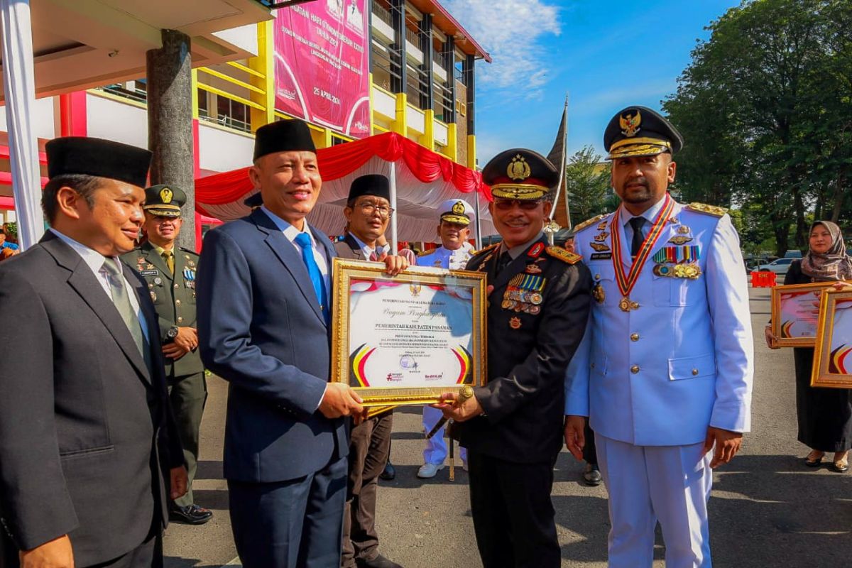 Bupati Sabar AS Raih Terbaik II Penyelenggaraan Pemerintah Daerah