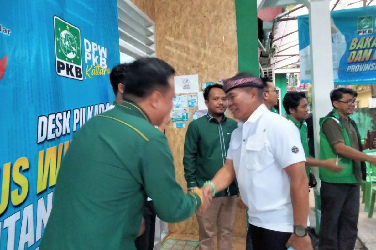 Zainal Paliwang Menyerahkan Sendiri Berkas Bakal Cagub Kaltara ke PKS dan PKB