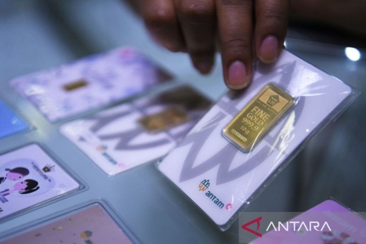 Harga emas Antam turun jadi Rp1,324 juta per gram