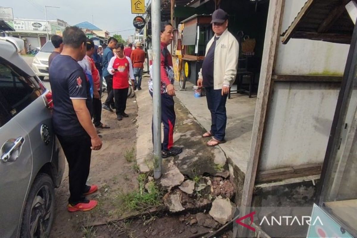 Bupati Kotim temukan drainase yang ditutup warga