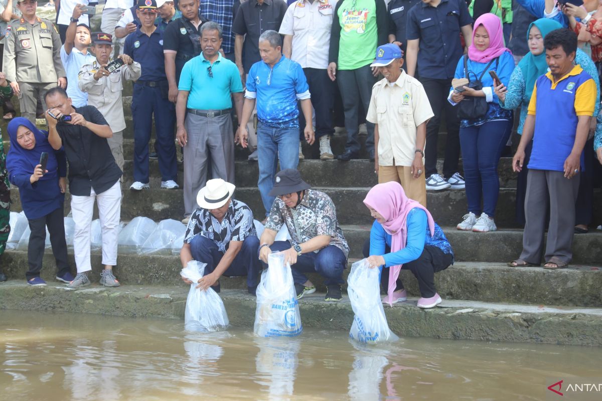 Dinas Perikanan OKU minta warga jaga ekosistem  ikan di Sungai Ogan