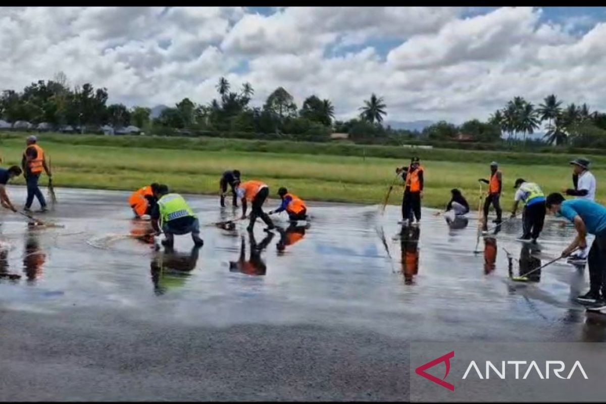 Bandara Samrat pastikan Airside bersih dari abu vulkanik Gunung Ruang