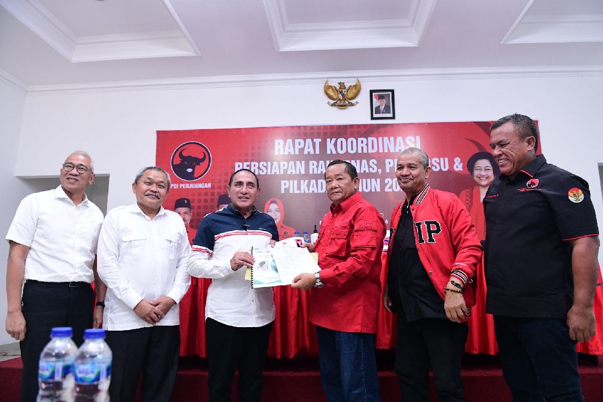 Edy Rahmayadi penuhi berkas pendaftaran calon gubernur Sumut di PDI Perjuangan