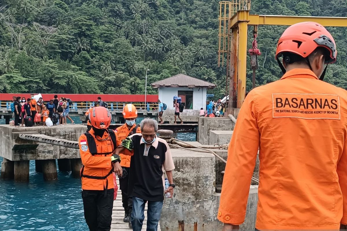 Gunung Ruang erupsi, warga Pulau Ruang, Sulut,  dievakuasi ke Bitung