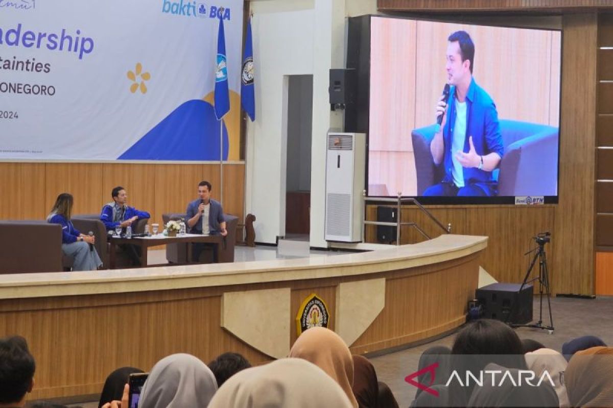 Armand W. Hartono dan Nicholas Saputra jadikan BCA Berbagi Ilmu di Undip penuh warna