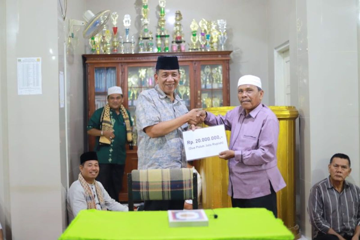 Bupati Rusma Yul Anwar safari ramadhan di Masjid Darussalam