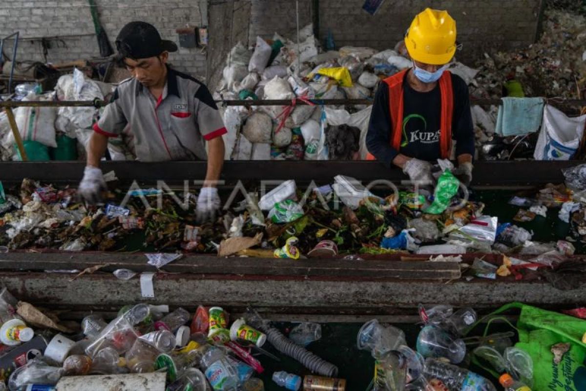 Sri Sultan HB X optimistis kabupaten/kota mampu kelola sampah mandiri