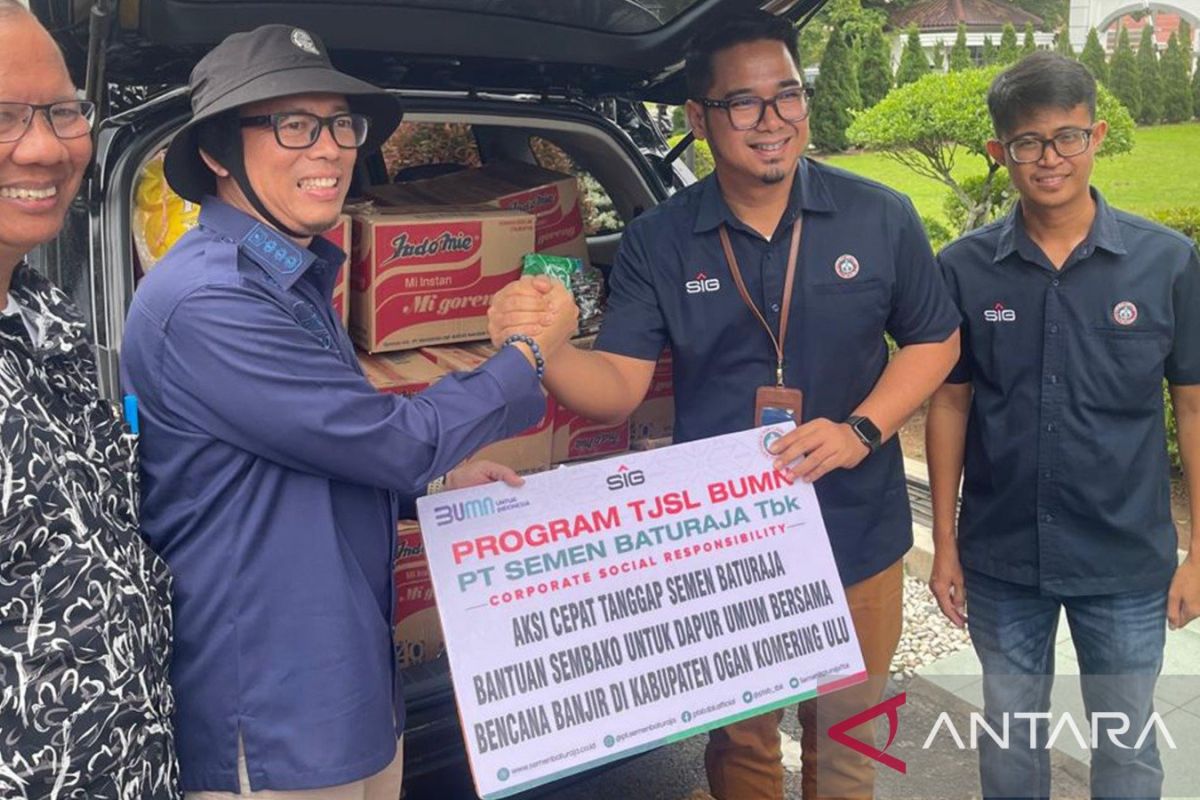 Semen Baturaja kirim bantuan sembako untuk  korban banjir di OKU