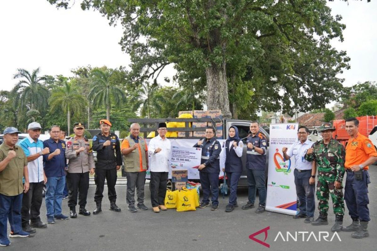 PT KAI berikan bantuan selimut dan sembako untuk korban banjir di OKU