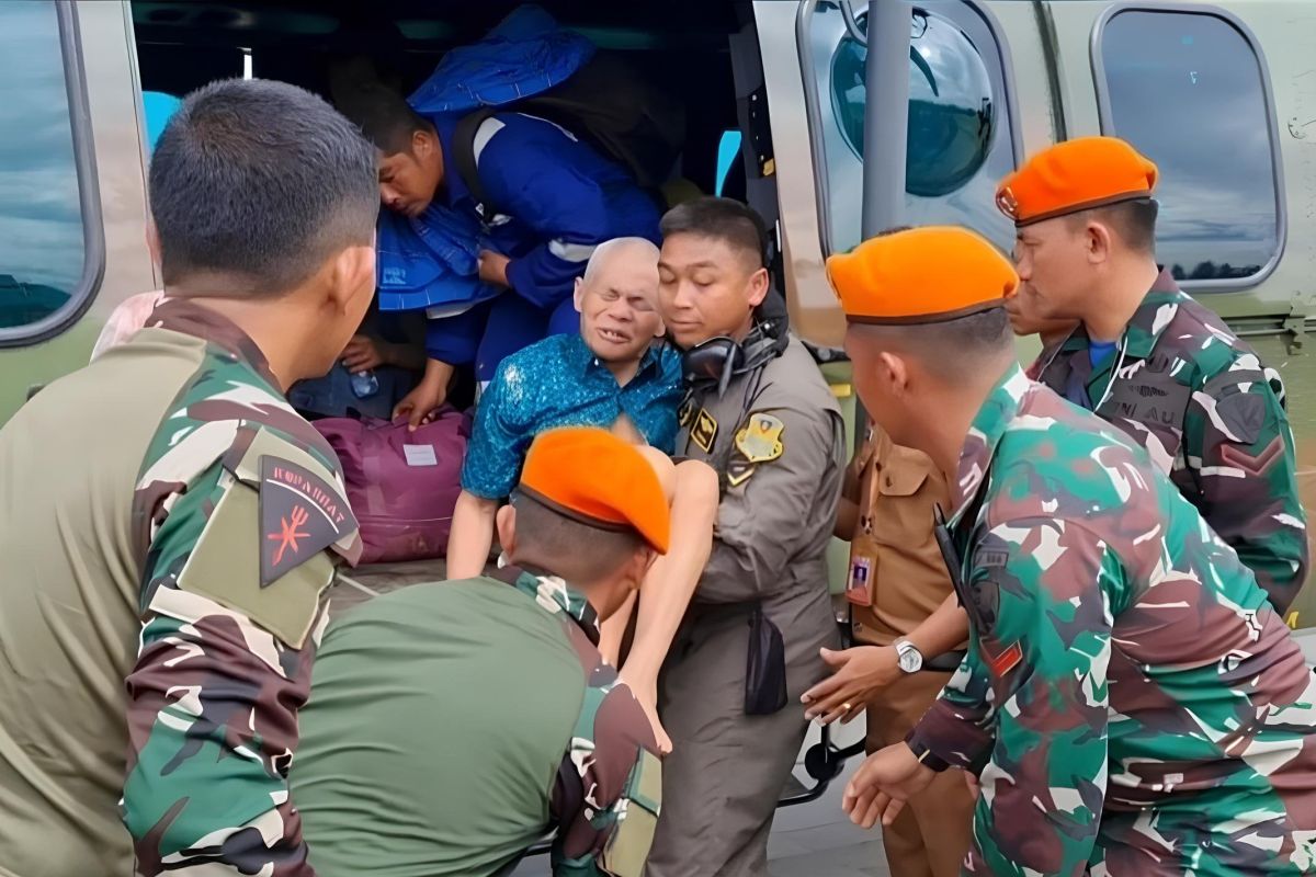 TNI AU mengevakuasi 143 korban banjir di Luwu Sulsel