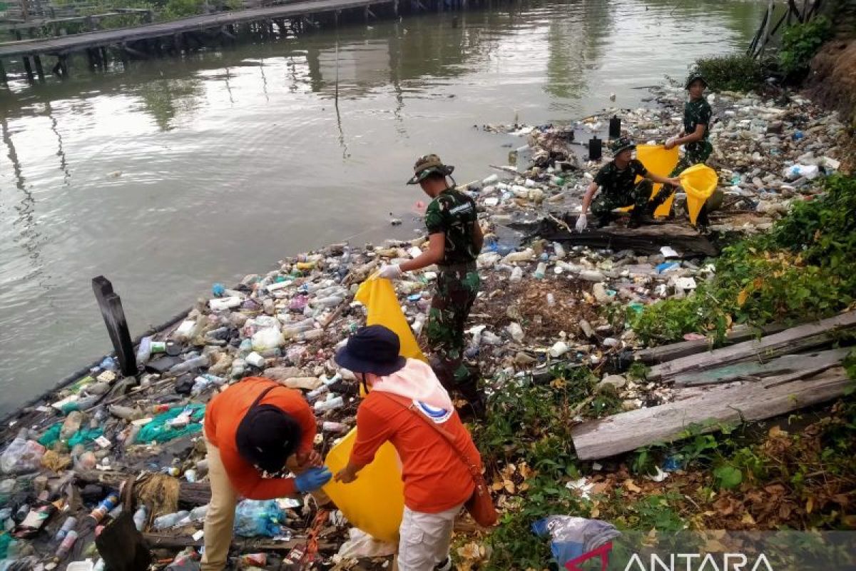 Aksi bersih-bersih sampah daerah pesisir Nunukan