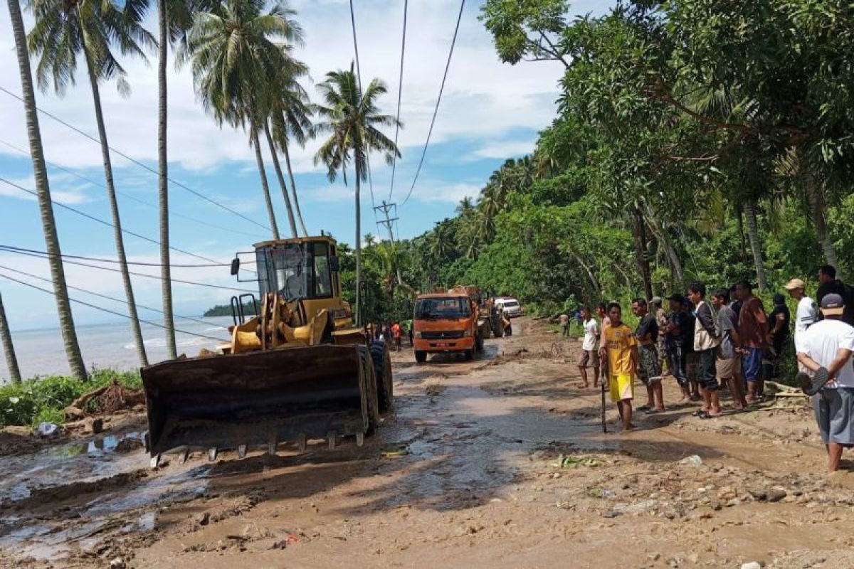 BPBD: Jalan Trans Sulawesi di Parimo terputus akibat banjir