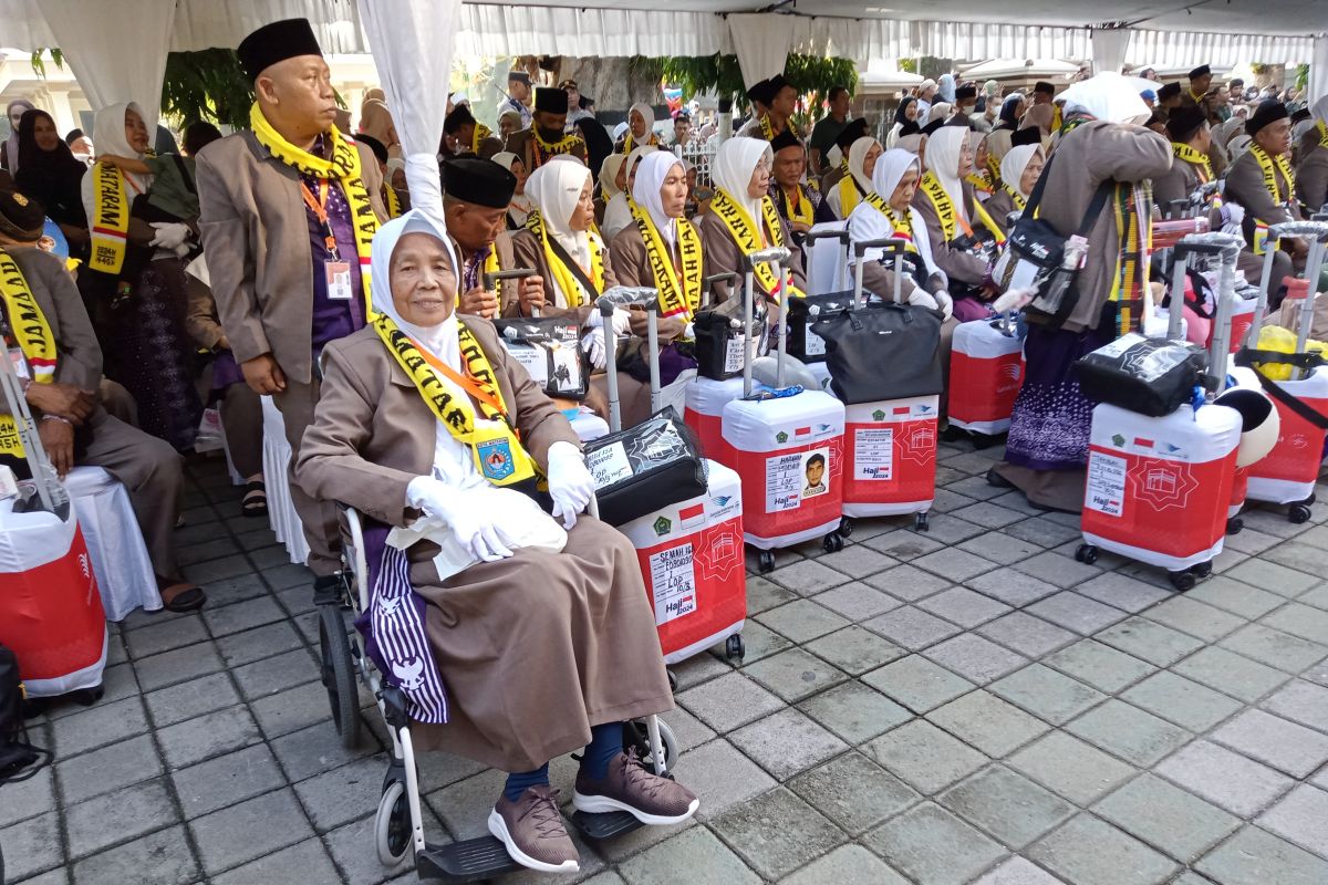 Seorang calon haji Mataram gagal berangkat karena hamil