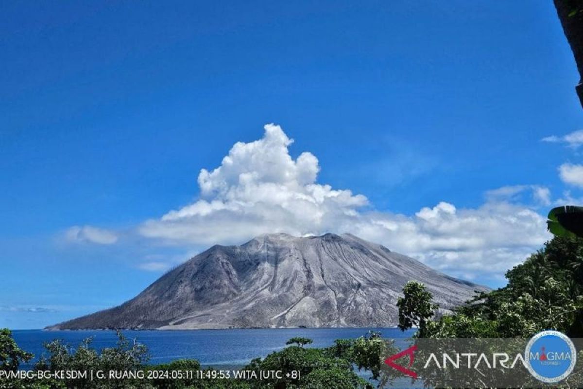 Status Gunung Ruang, Sulut, turun menjadi "siaga"