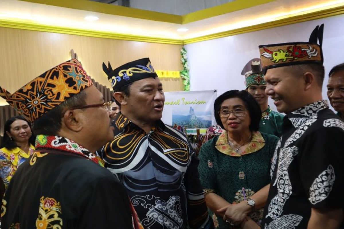 Pemkab Gumas pamerkan batik khas di Kalteng Expo 2024