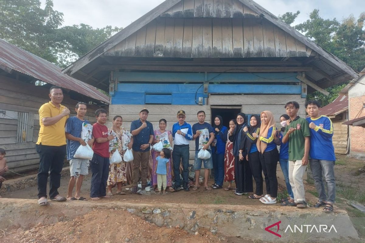 Dinsos salurkan bantuan korban banjir bandang di Kolaka Timur