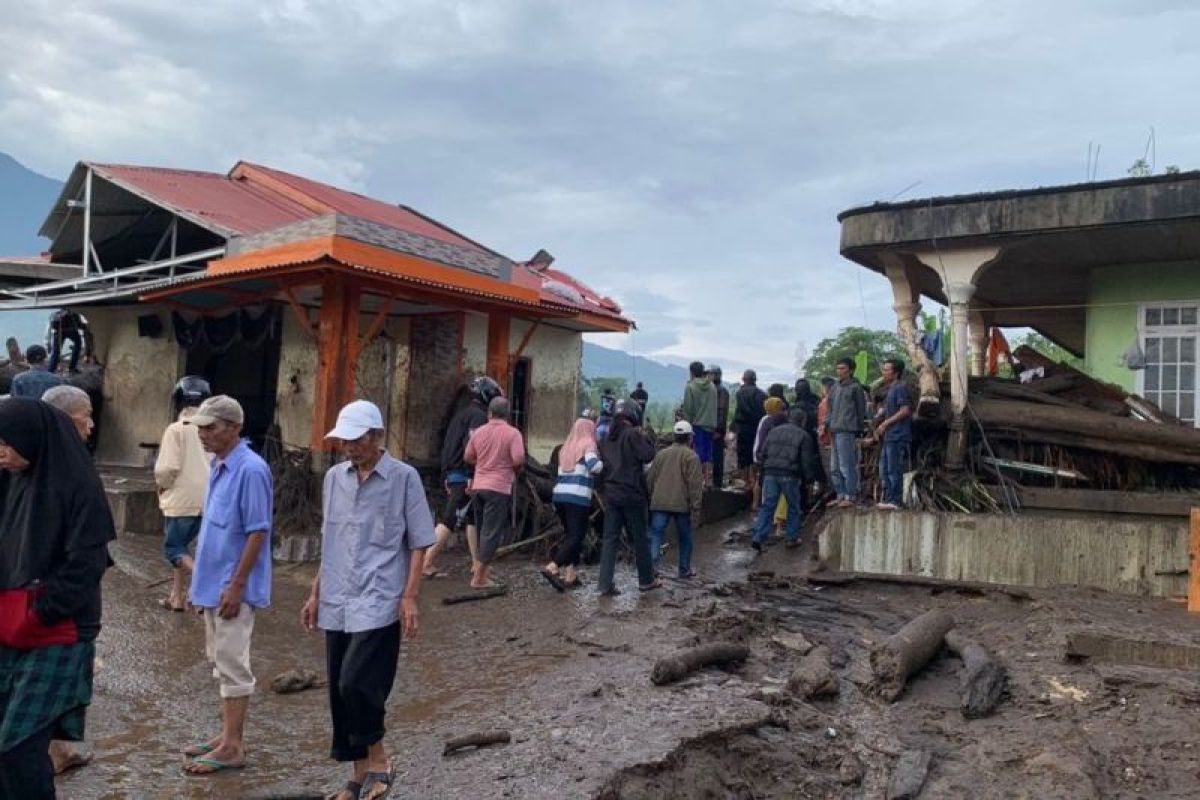 Banjir lahar dingin Gunung Marapi, Sumbar, bikin 204 warga mengungsi