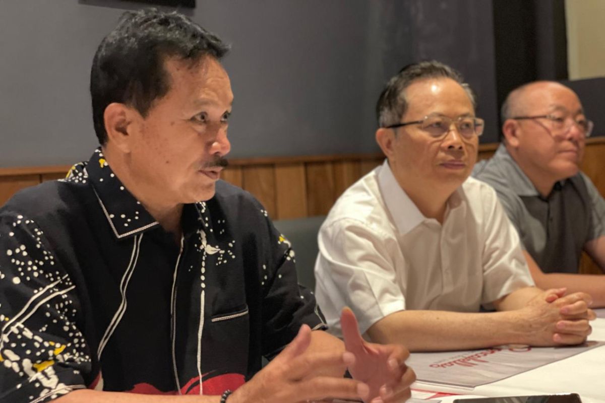 Wali Kota Madiun, Jawa Timur, periode 2019-2024 Maidi saat menjabarkan investor yang akan masuk ke kota setempat. ANTARA/HO-Suko Widodo Itu investasi dari luar dan dalam negeri. Ada dari Jerman, Jepang dan TiongkokSurabaya 