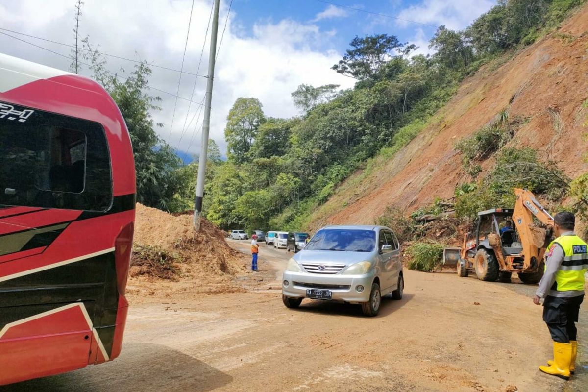 Jalan Padang - Bukittinggi via Malalak kembali bisa dilewati