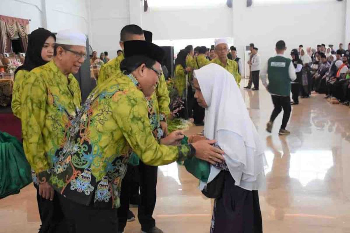 Lepas keberangkatan 317 JCH Kapuas, Penjabat Bupati berpesan tetap jaga kesehatan