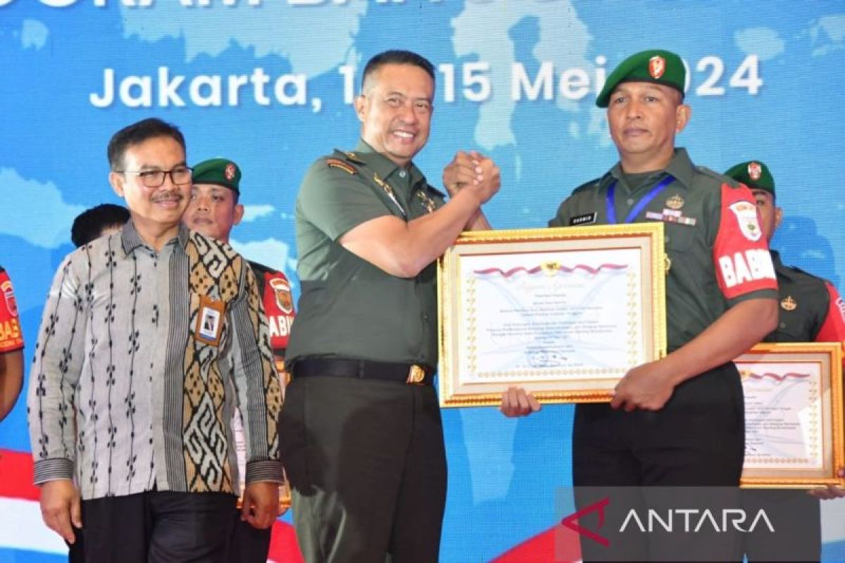 Babinsa teladan di Sultra peroleh penghargaan dari Kepala BKKBN