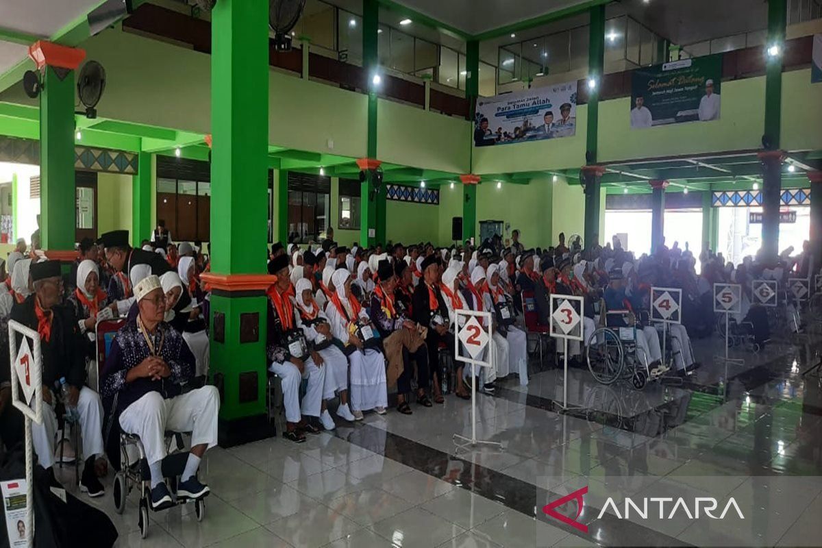 Embarkasi Solo sudah berangkatkan 10 kloter jamaah ke tanah  suci