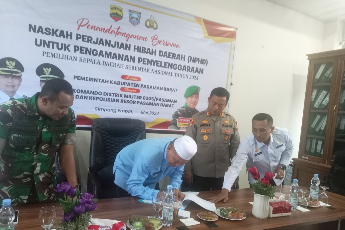 Pemkab Pasaman Barat tekan perjanjian dana hibah pengamanan Pilkada 2024